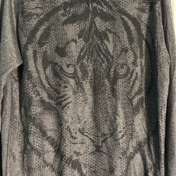 Super fun, tiger print long sleeve lightweight sweater. - Picture 2 of 6